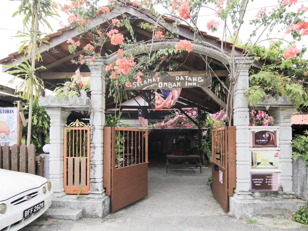 Ombak Inn Chalet Kampung Teluk Nipah Exterior photo