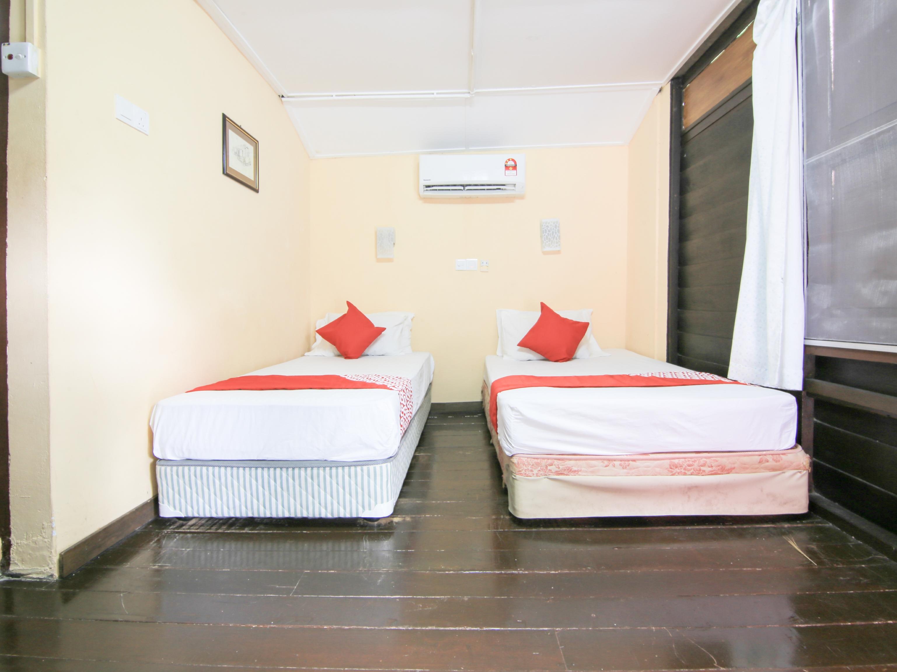 Ombak Inn Chalet Kampung Teluk Nipah Exterior photo
