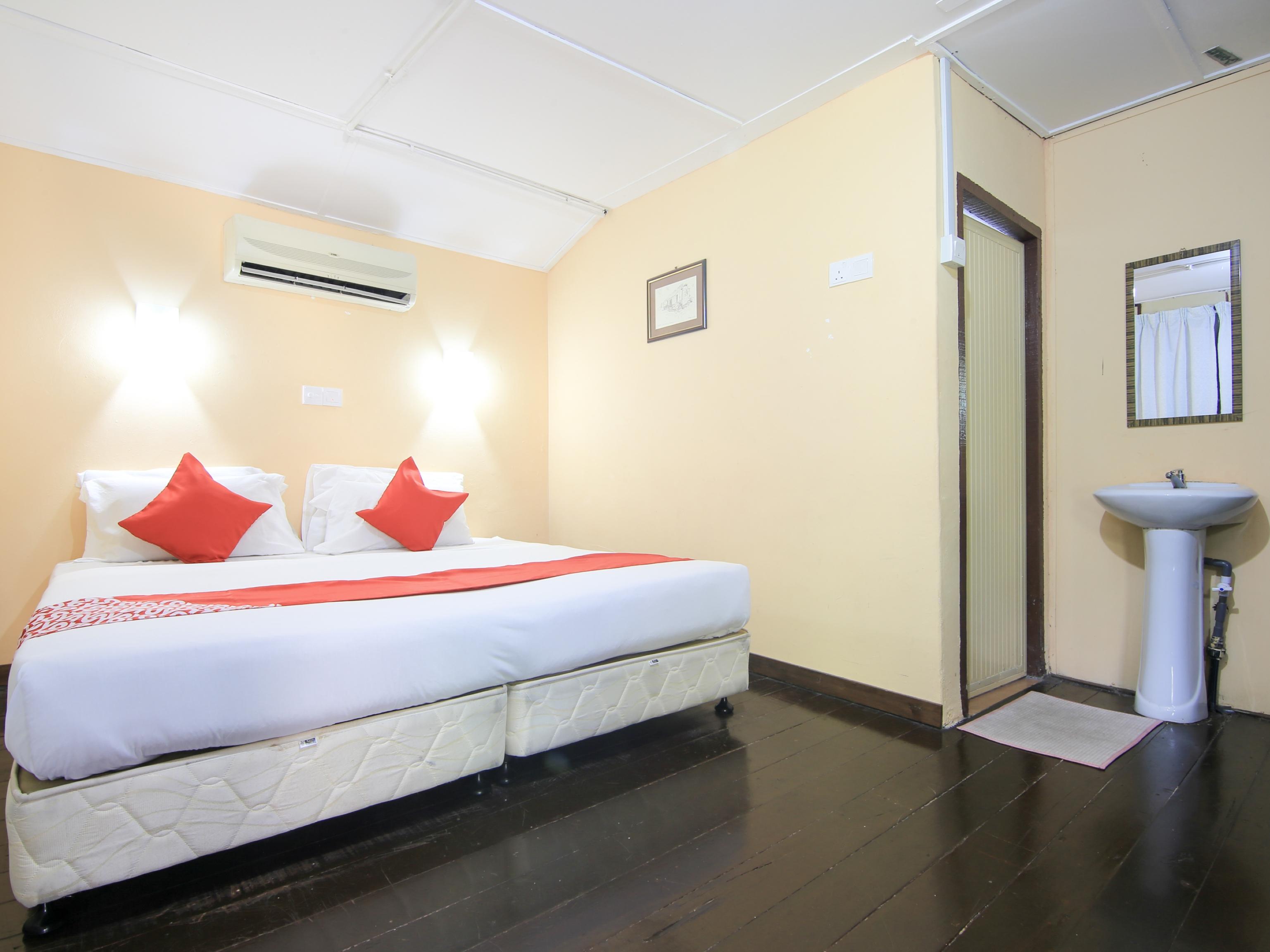 Ombak Inn Chalet Kampung Teluk Nipah Exterior photo