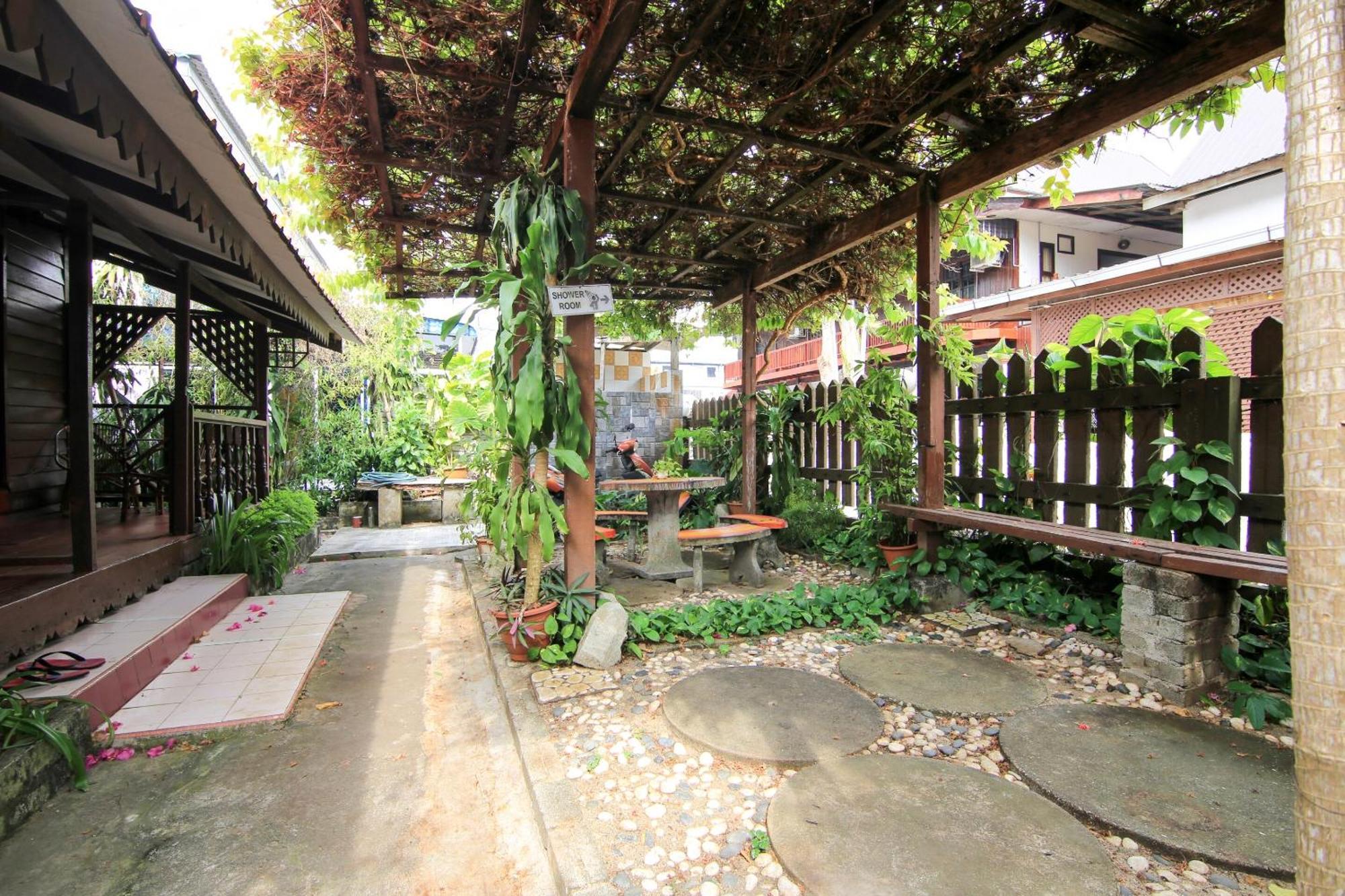 Ombak Inn Chalet Kampung Teluk Nipah Exterior photo