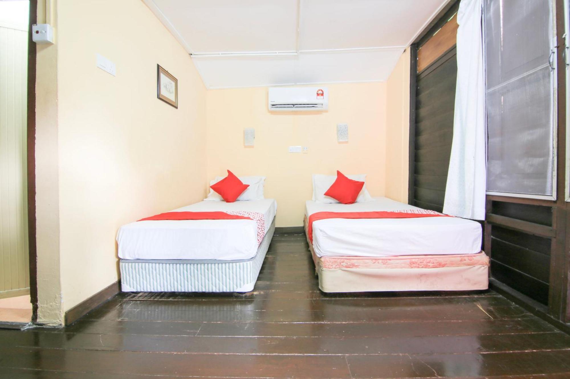 Ombak Inn Chalet Kampung Teluk Nipah Exterior photo