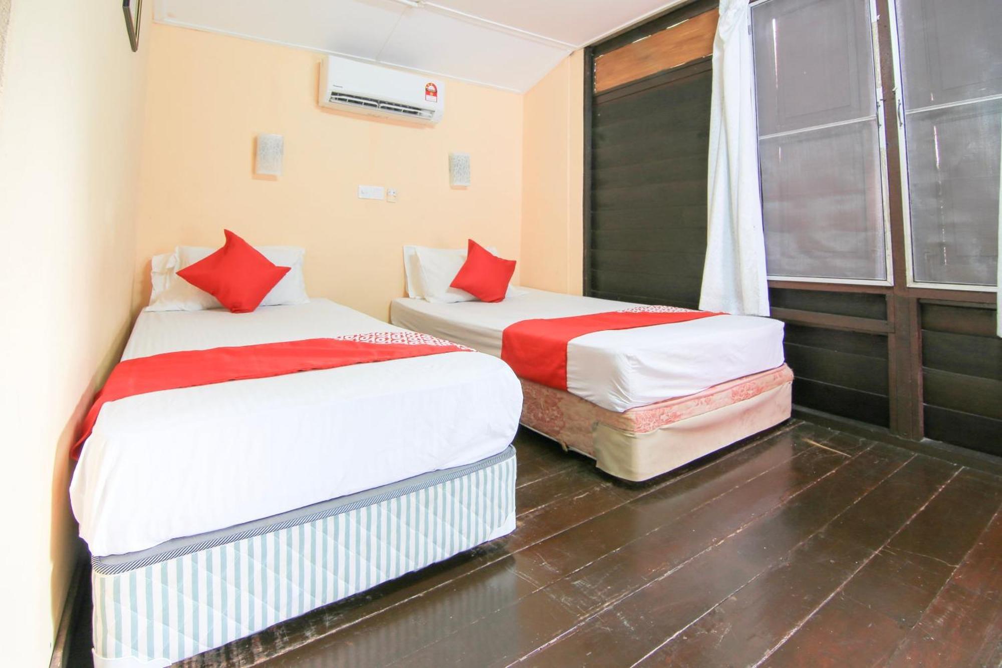 Ombak Inn Chalet Kampung Teluk Nipah Exterior photo