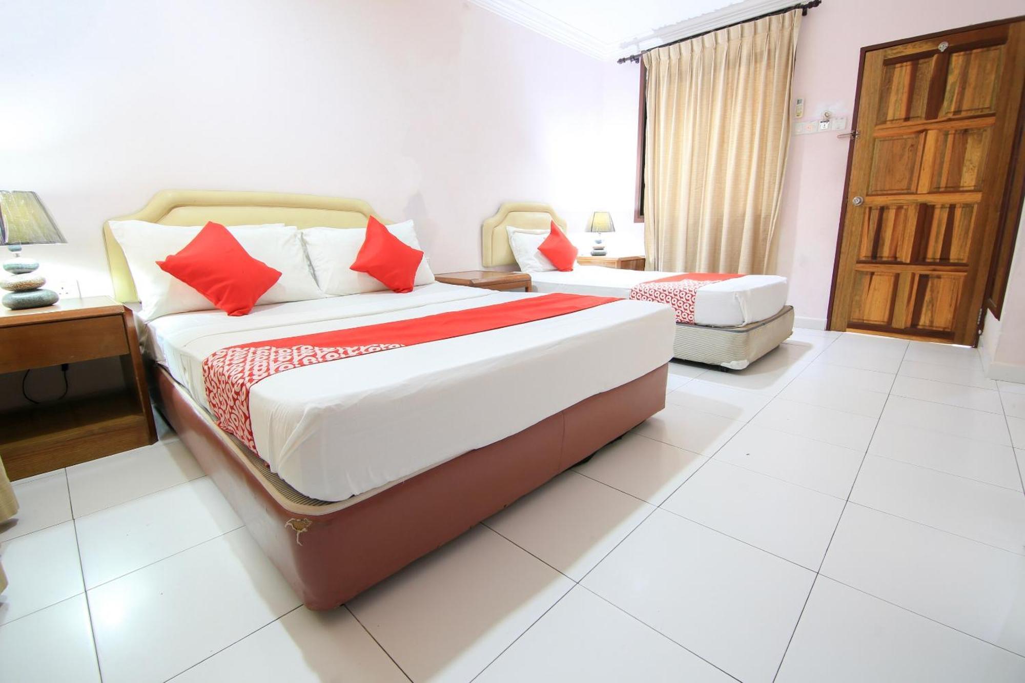 Ombak Inn Chalet Kampung Teluk Nipah Exterior photo