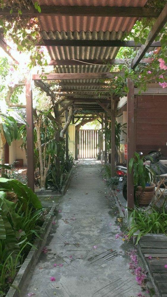 Ombak Inn Chalet Kampung Teluk Nipah Exterior photo